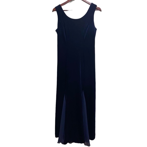 Long sleeveless blue velvet dress by Social Circles SZ 8 90%polyester 10%spandex - Picture 2 of 7